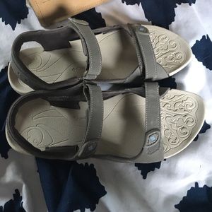 Columbia sandals