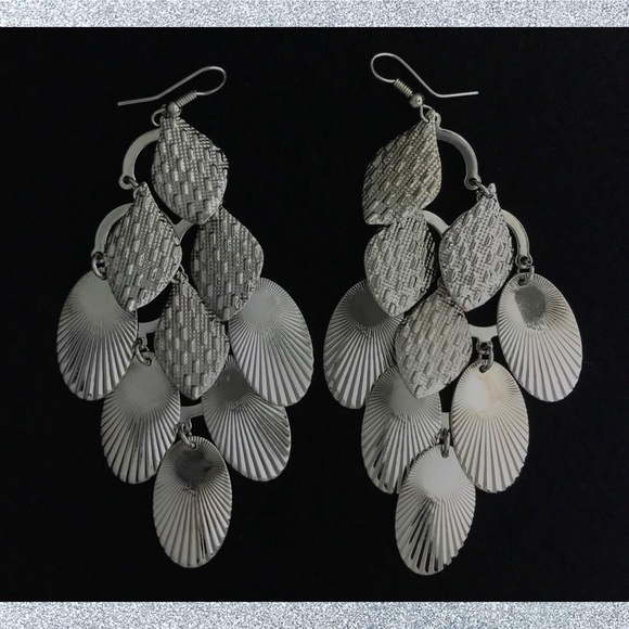 Jewelry - Silver Drop Earring