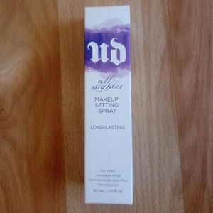 NEW IN BOX...Urban Decay all nighter setting spray