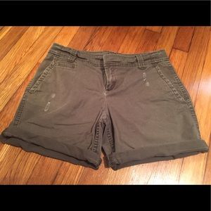 New York & Company distressed shorts Sz 6