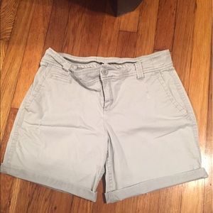 New York & Company distressed shorts Sz 8