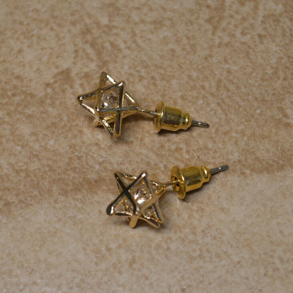 Brand New Captive CZ Gem Gold Star Earrings - Picture 4 of 6