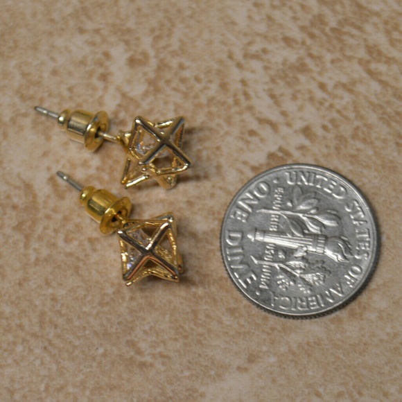 Brand New Captive CZ Gem Gold Star Earrings - Picture 5 of 6