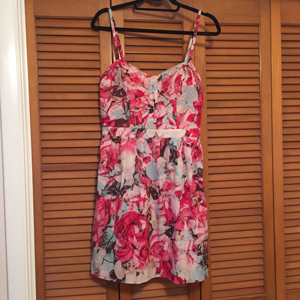 NWT Jessica Simpson flower dress. Size M.