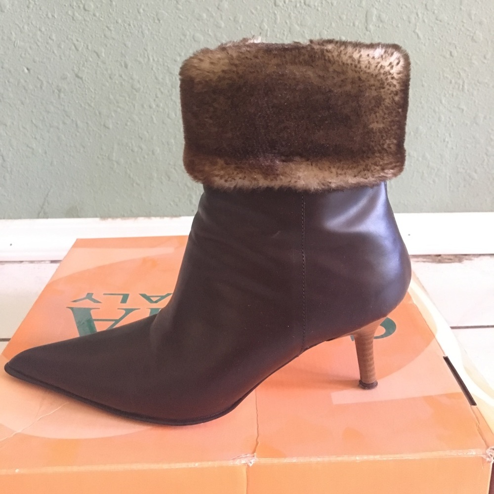 Ankle booties with fur lining