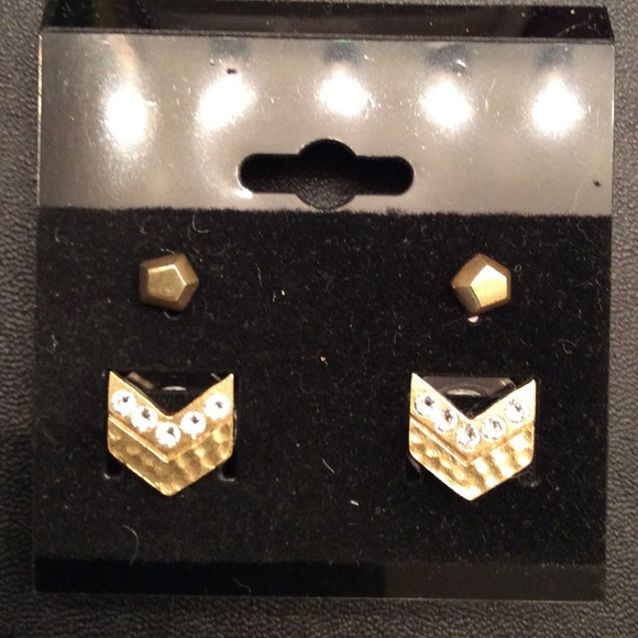 Gold toned Crystal post earrings - Picture 1 of 2