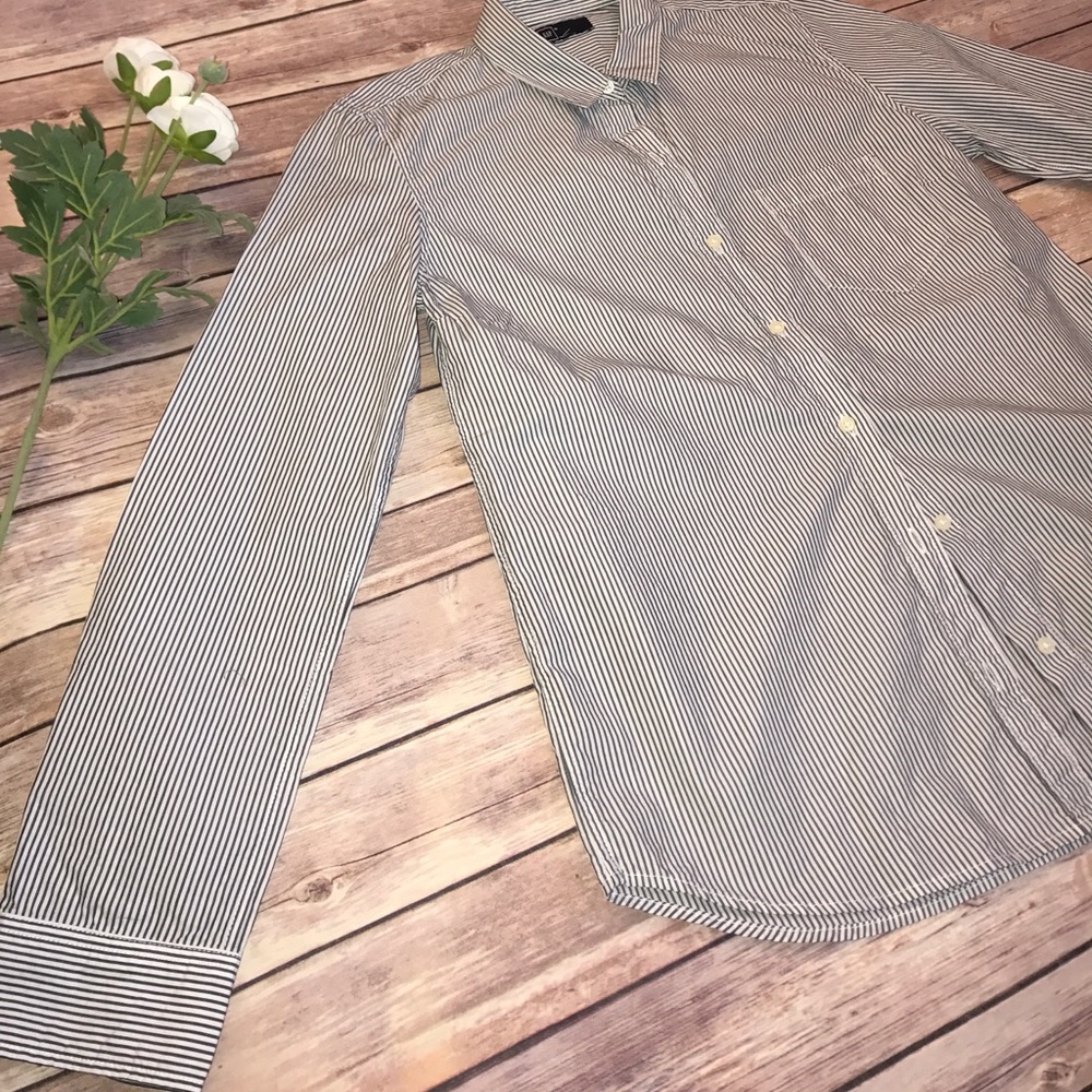 Gap button front top