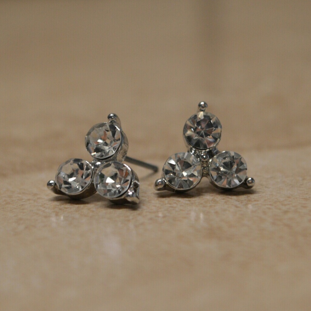 Brand New Crystal Trio Gem Pyramid Earrings - Picture 3 of 4