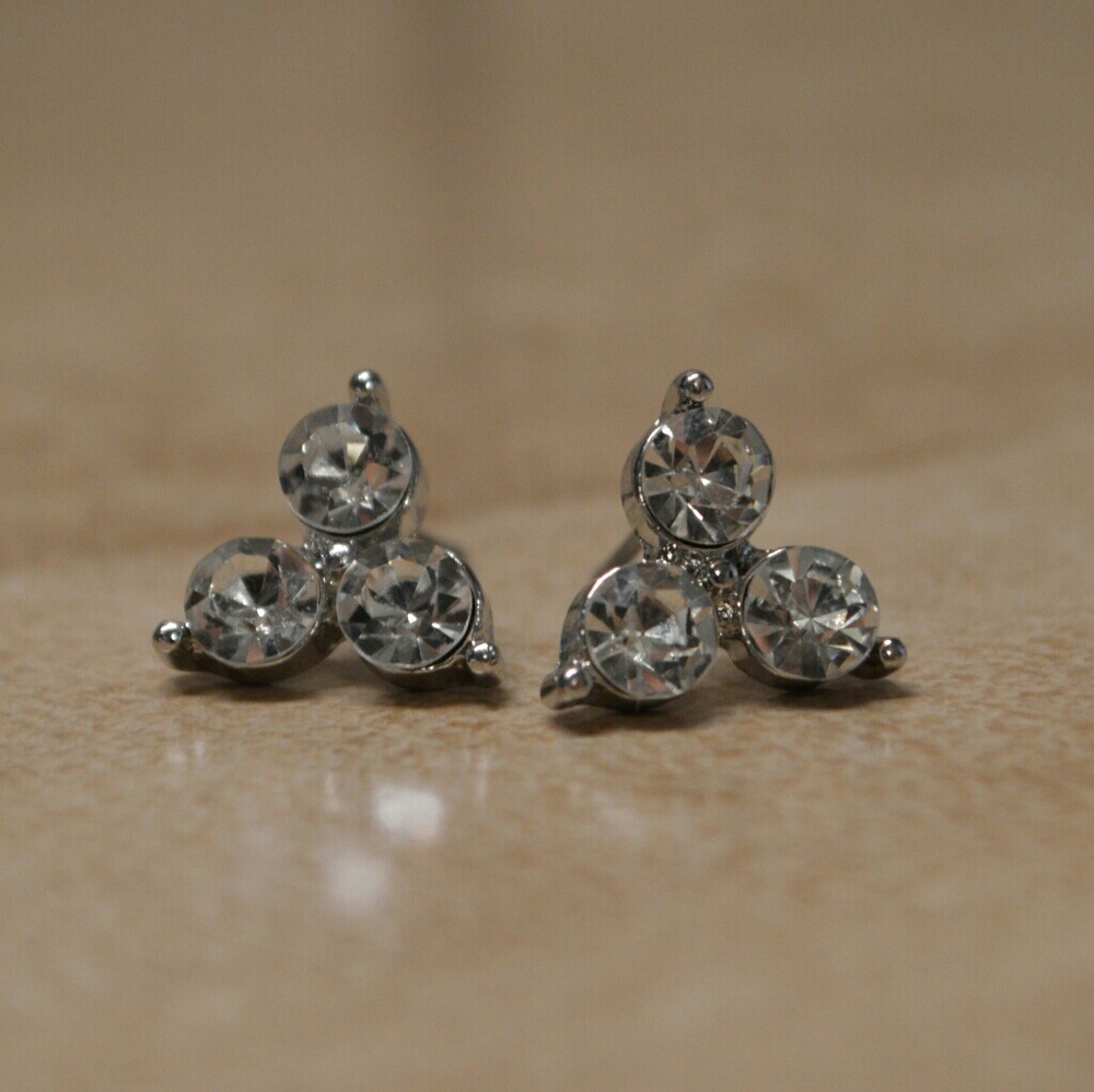 Brand New Crystal Trio Gem Pyramid Earrings - Picture 2 of 4