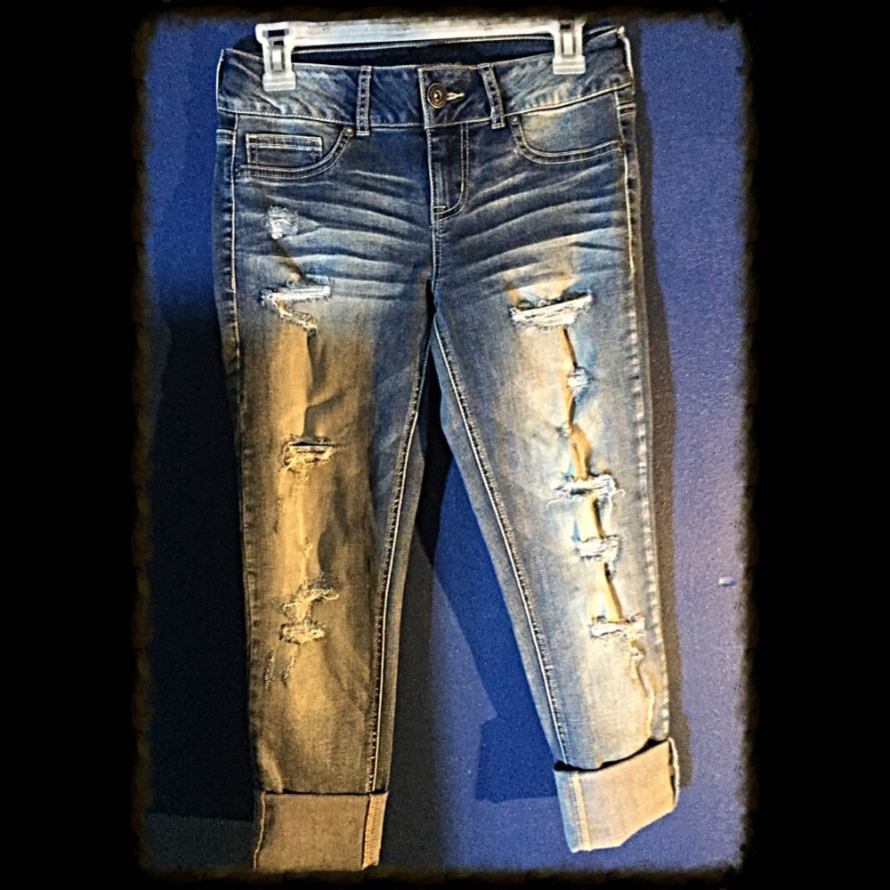Maurice's Distressed Capris Small Short