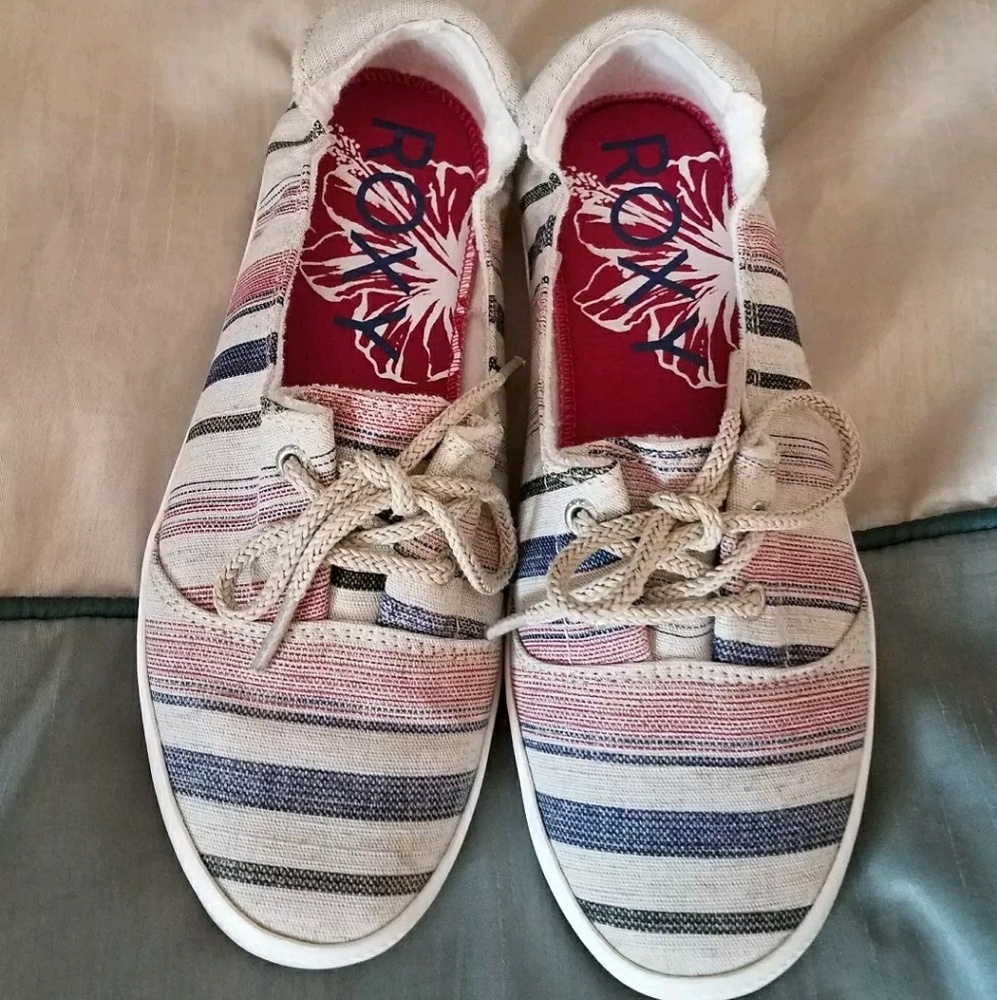 Barely worn cute Roxy shoes