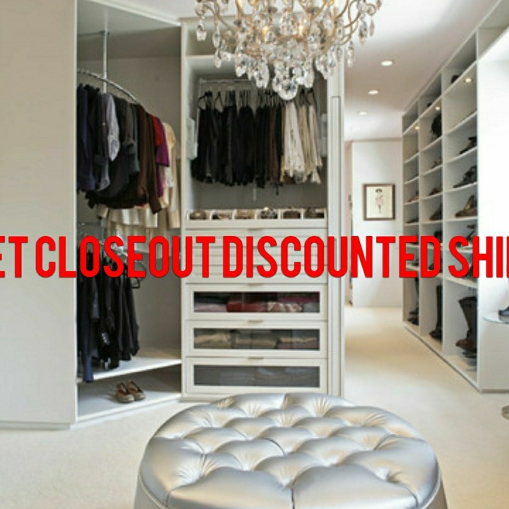 🚫💲closet closeout/discounted shipping💲🚫