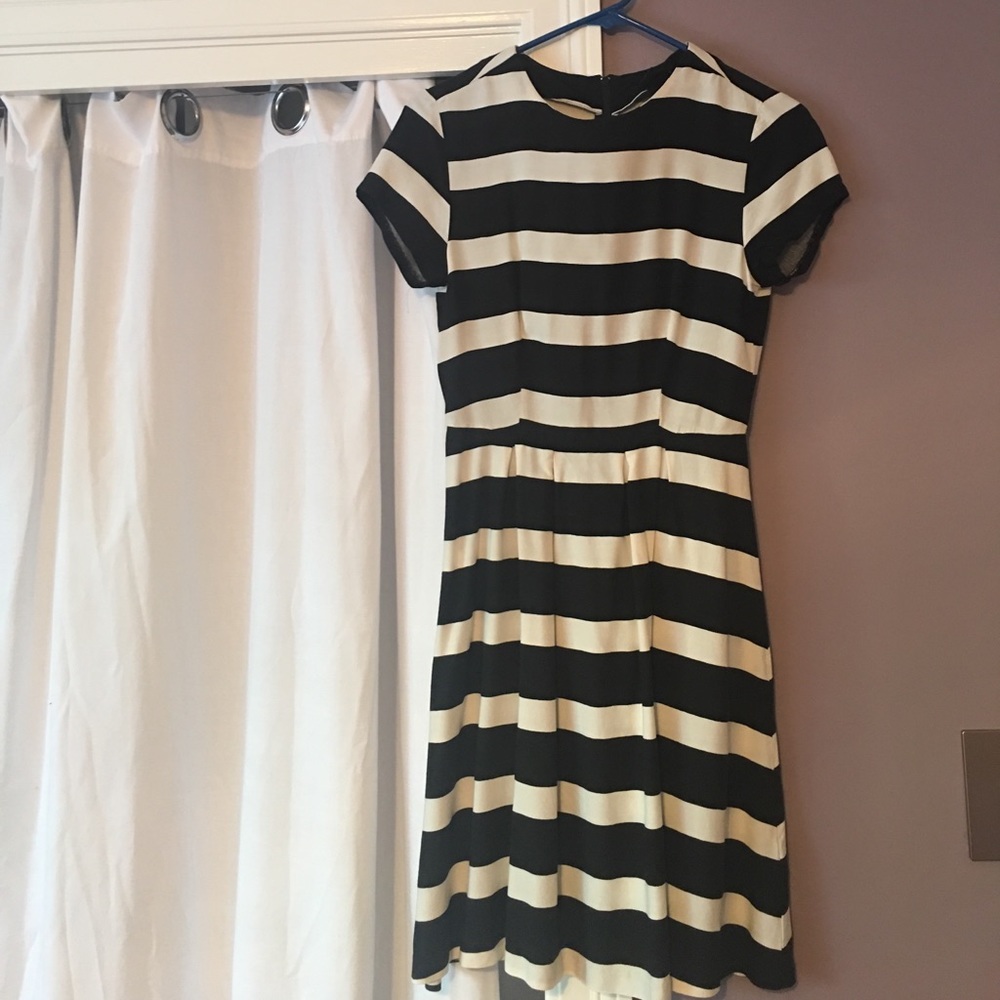 SALE Classic black and off white H&M dress