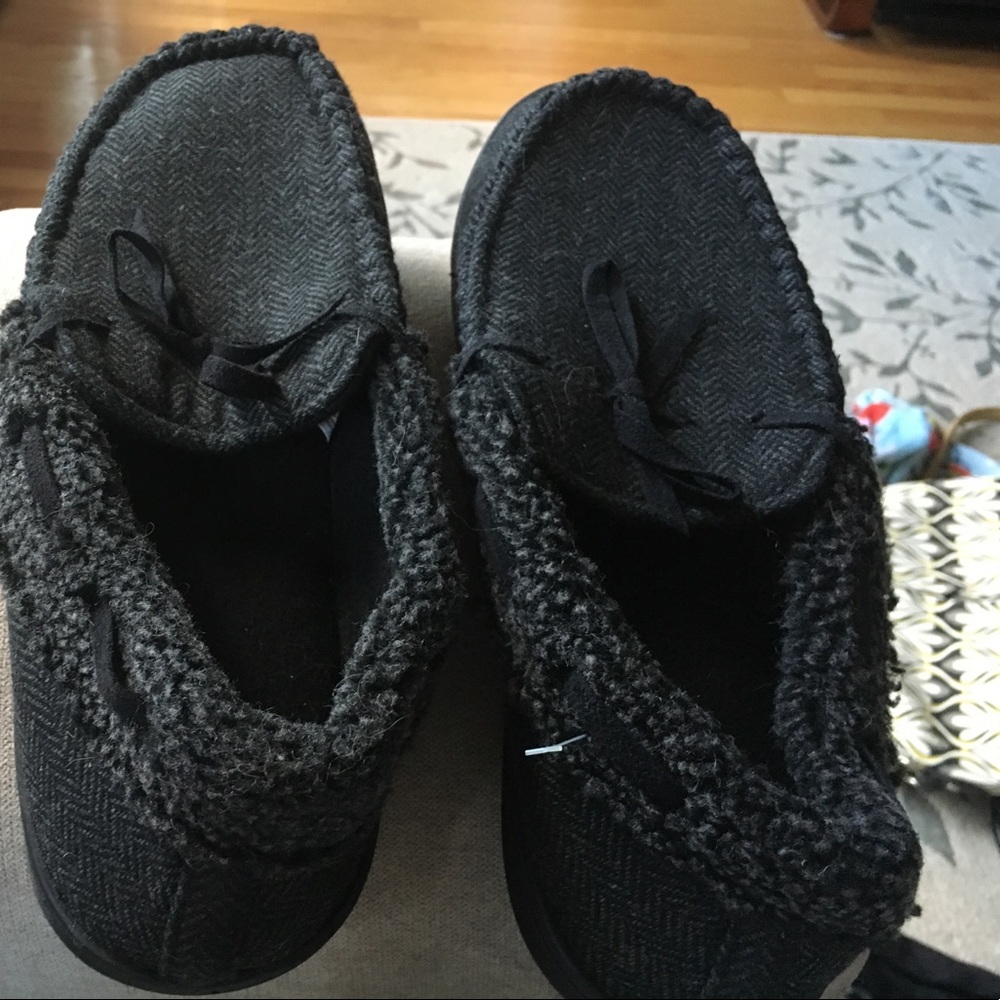 NWOT men's slippers. Soft, comfortable and warm.