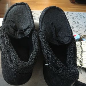 NWOT men's slippers. Soft, comfortable and warm.
