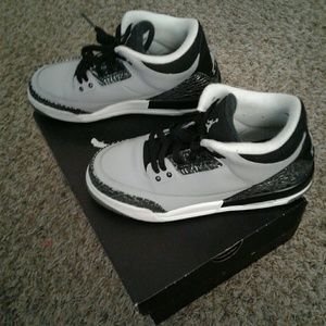 JORDAN WOLF GREY 3'S