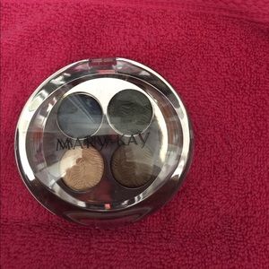 MAry Kay eyeshadow quad