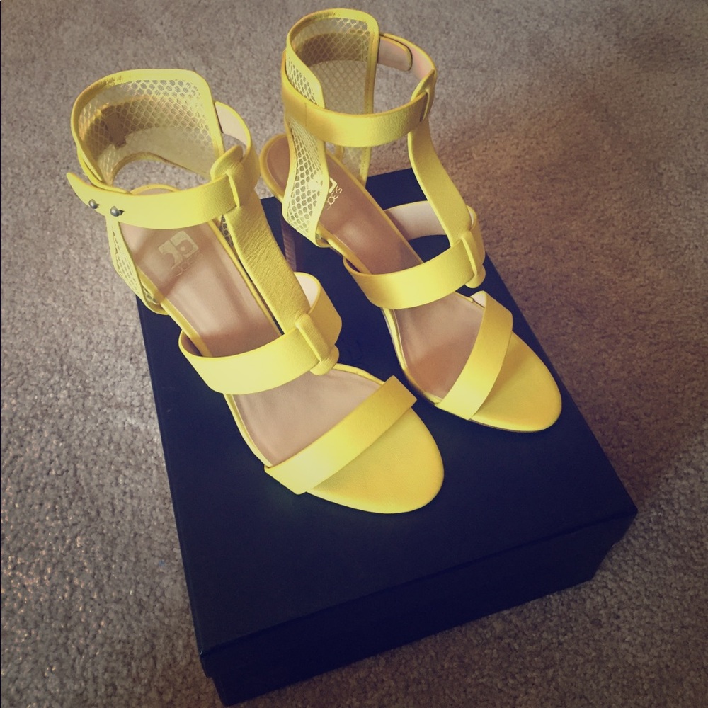 Joe's "Rocket" heels - size 8