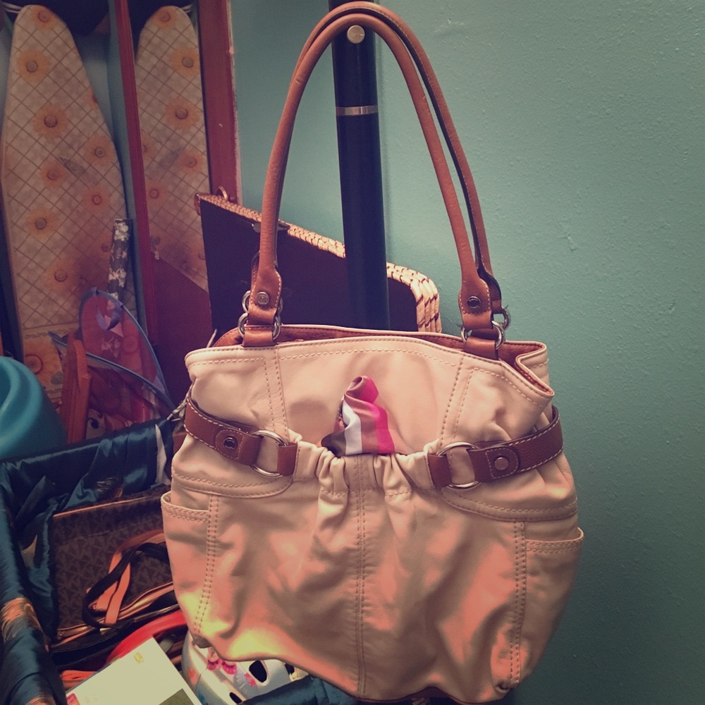 Beautiful Tignanello hobo style bag