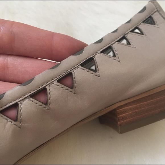 B.Makowsky Shoes, Size 6 - Picture 8 of 8