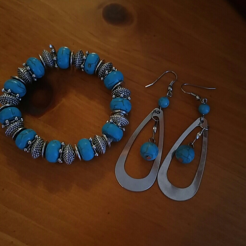 Women's Bracelet and Earrings set
