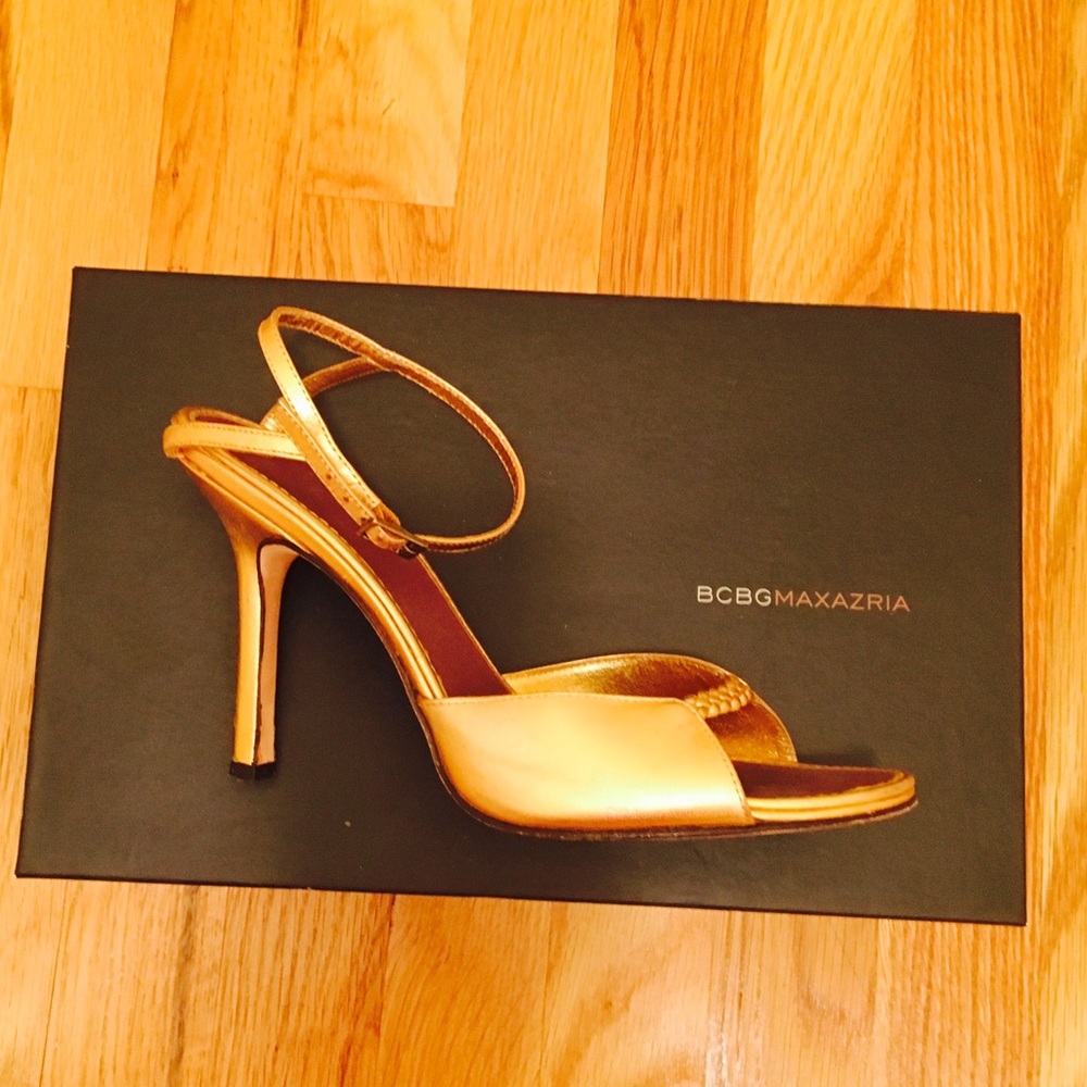 Sale❗️BCBG MAXAZRIA Gold Leather Sandals❗️