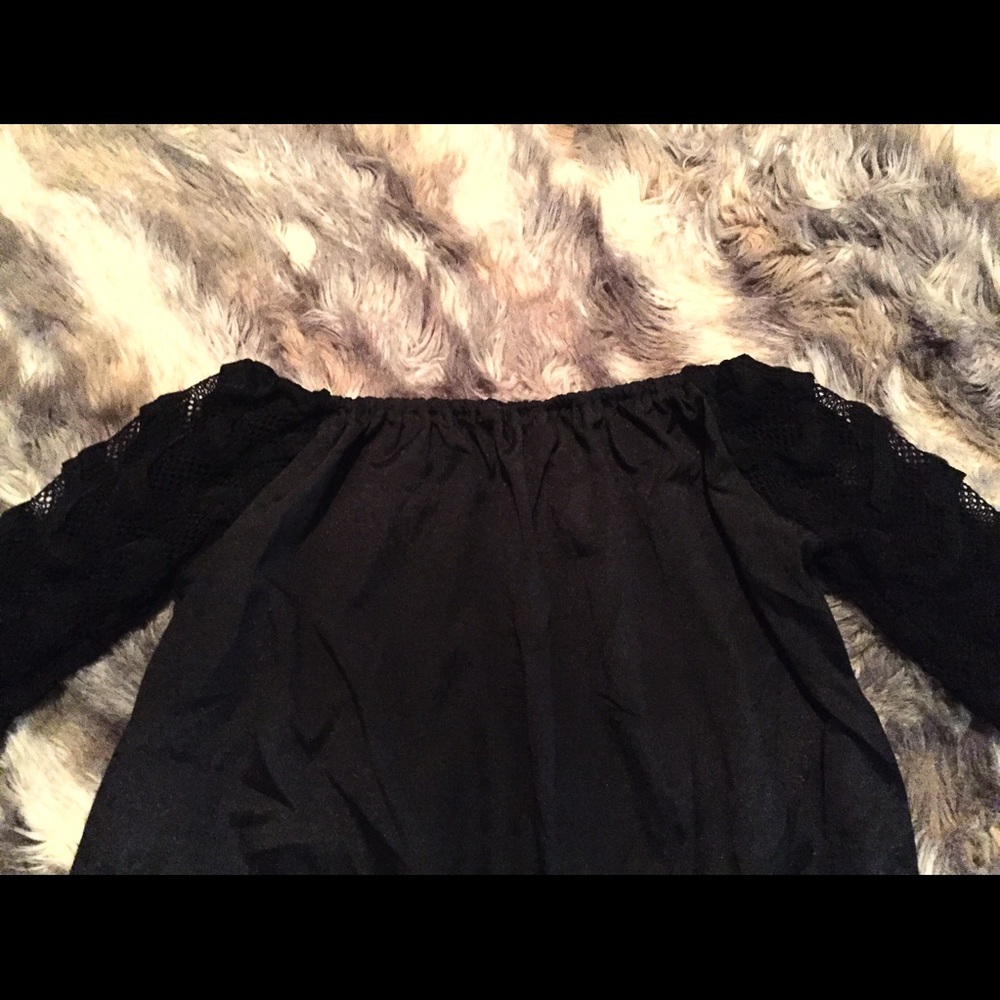 Sexy Sally Lace Off-Shoulder Long Sleeve Blouse - Picture 4 of 7