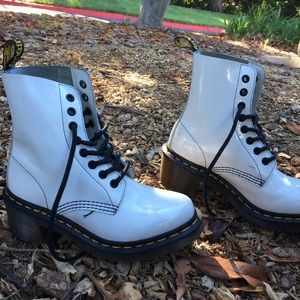 DR. MARTENS WHITE PATENT LEATHER