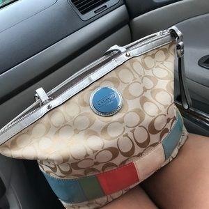 Gently loved Coach purse!  Perfect for summer!