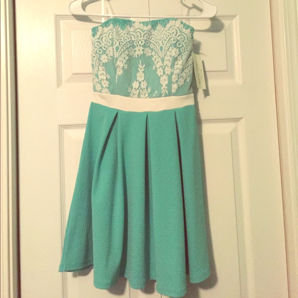 NWT strapless mini dress Teal and white prefect for Easter or Spring!