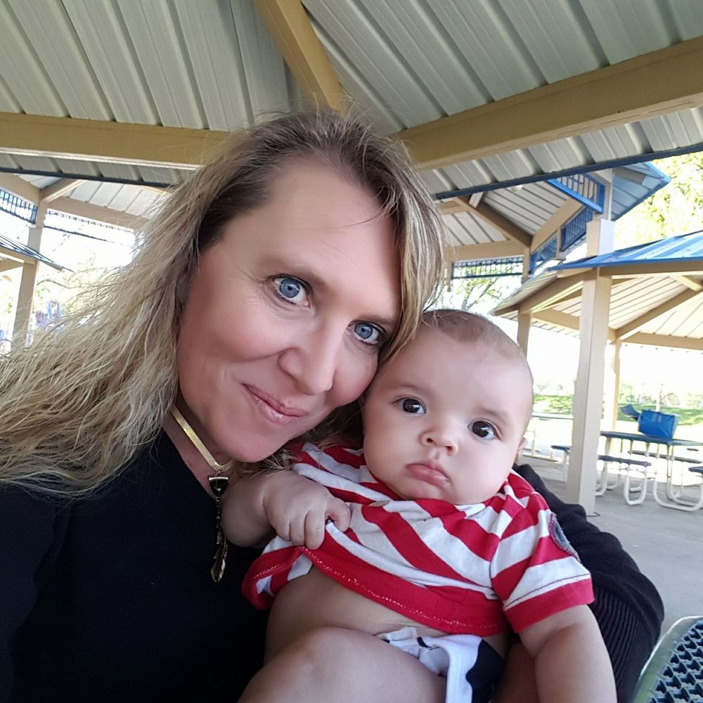 Meet your Posher, Deena