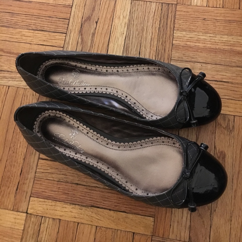 BROOKS BROTHERS GREY QUILTED FLATS