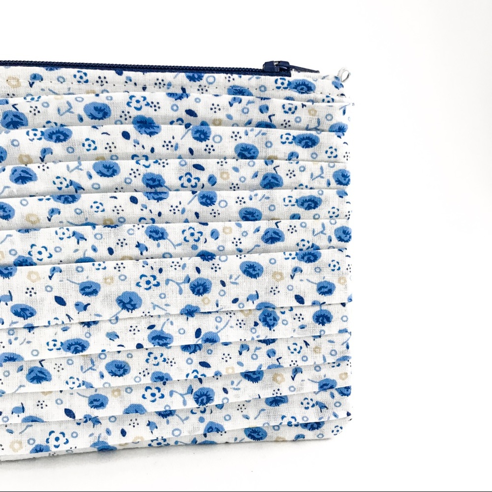 Mini Crossbody - Picture 3 of 8
