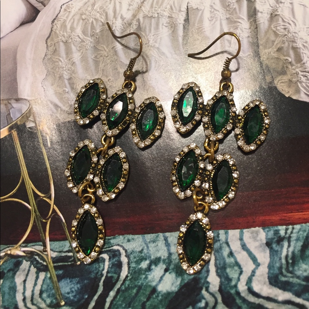Emerald green dangling earrings