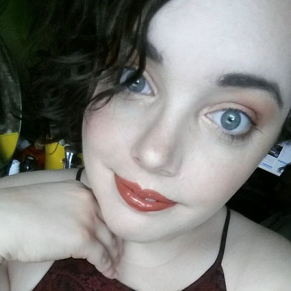 Meet your Posher, Heather - Picture 1 of 1