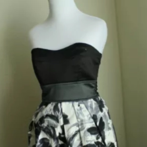 MAKE AN OFFER‼️ Ruby Rox Formal Dress Size 1 - Picture 2 of 3