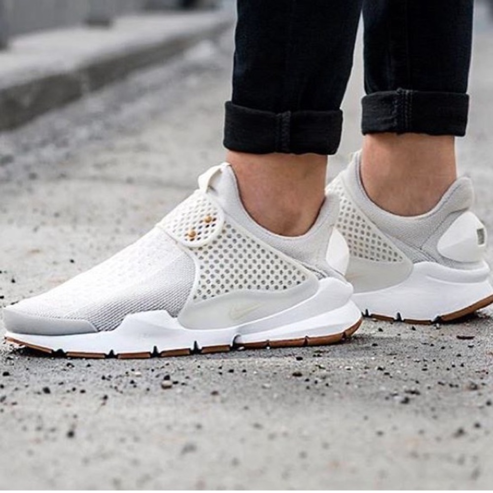 NWB NIKE Sock Dart size 9