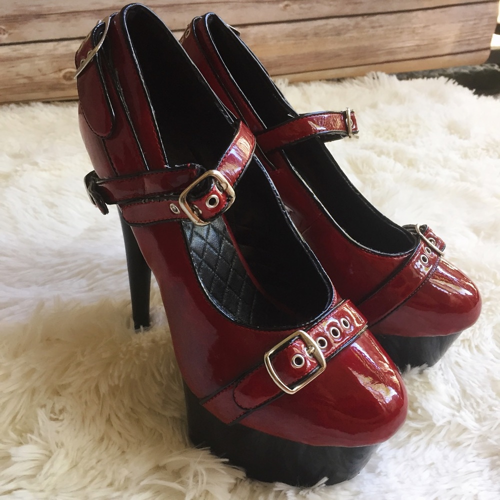 Sexy red penthouse pumps!