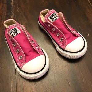 Toddler hot pink converse low top chucks 5