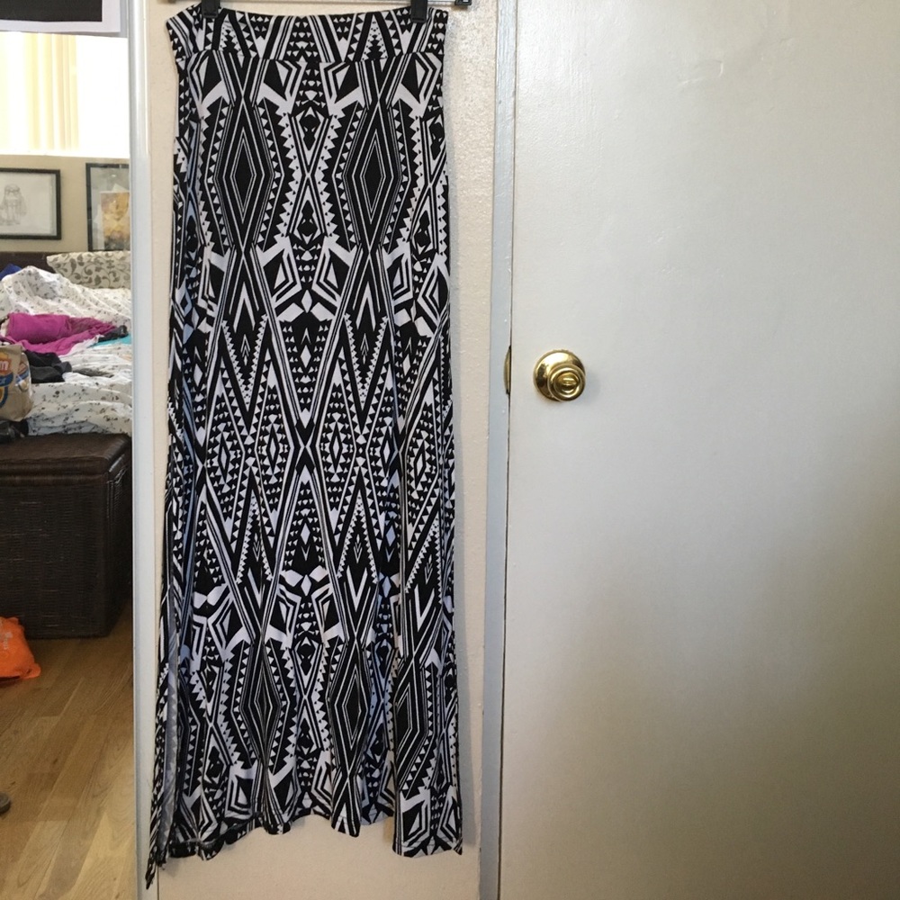 Printed maxi skirt with side slits