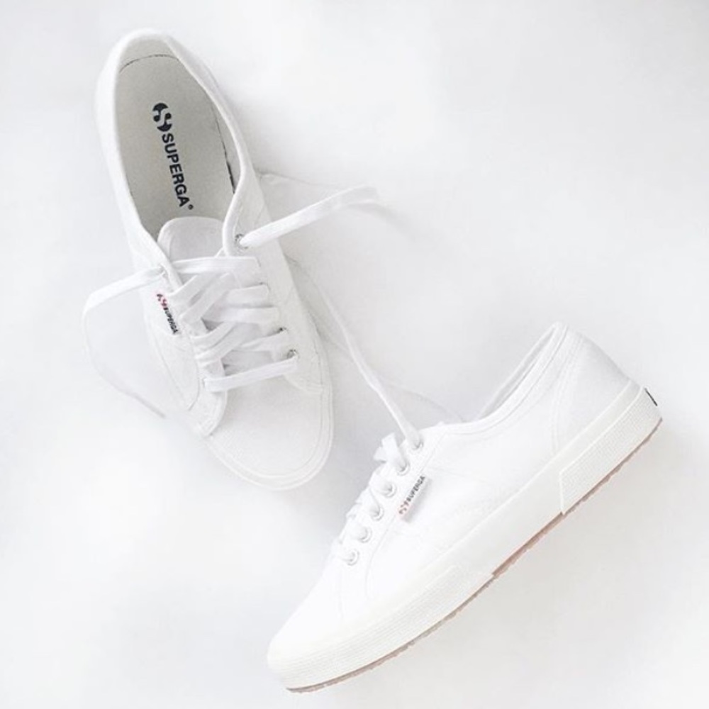 BNWT SUPERGA white leather shoes. Size 9.