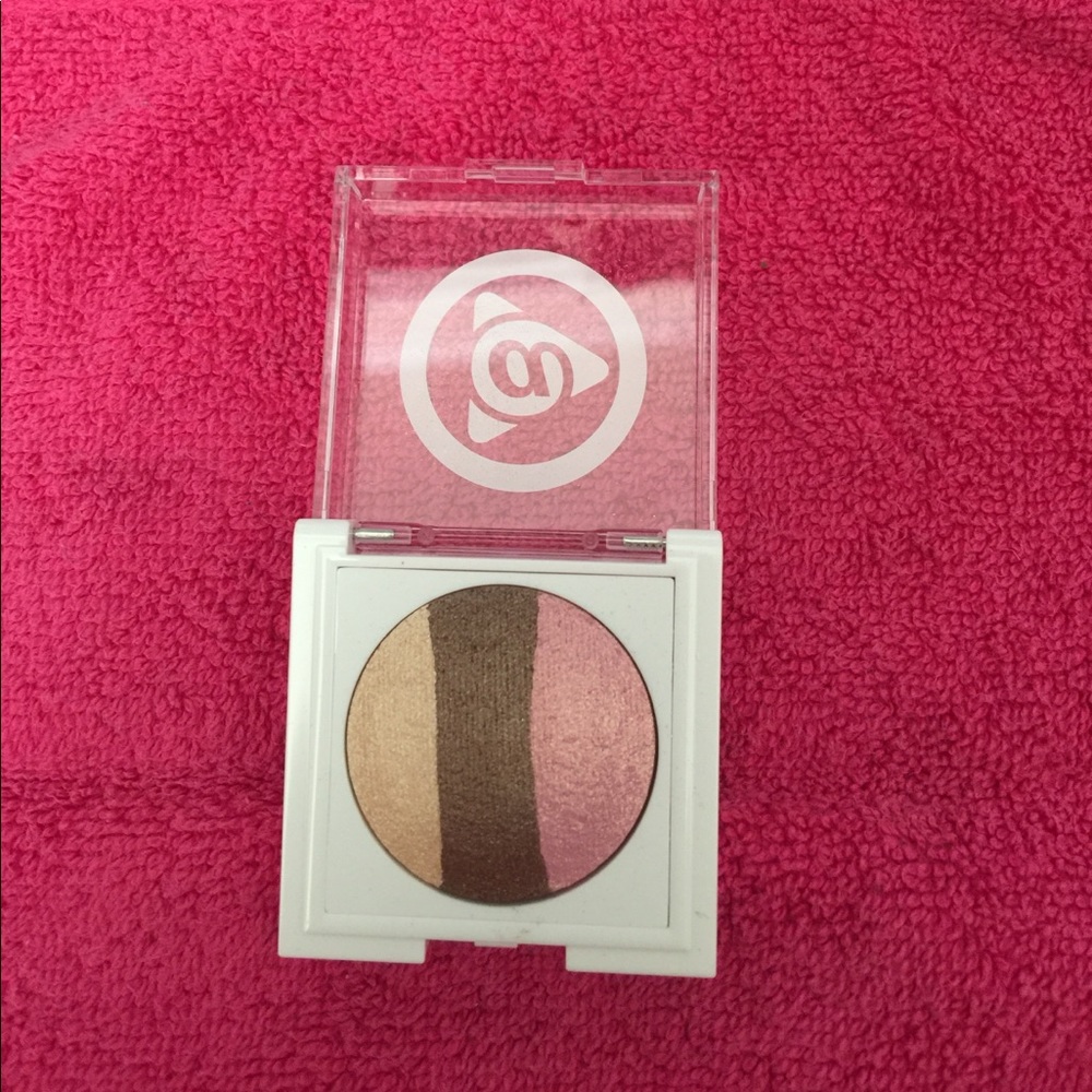 Eyeshadow trio