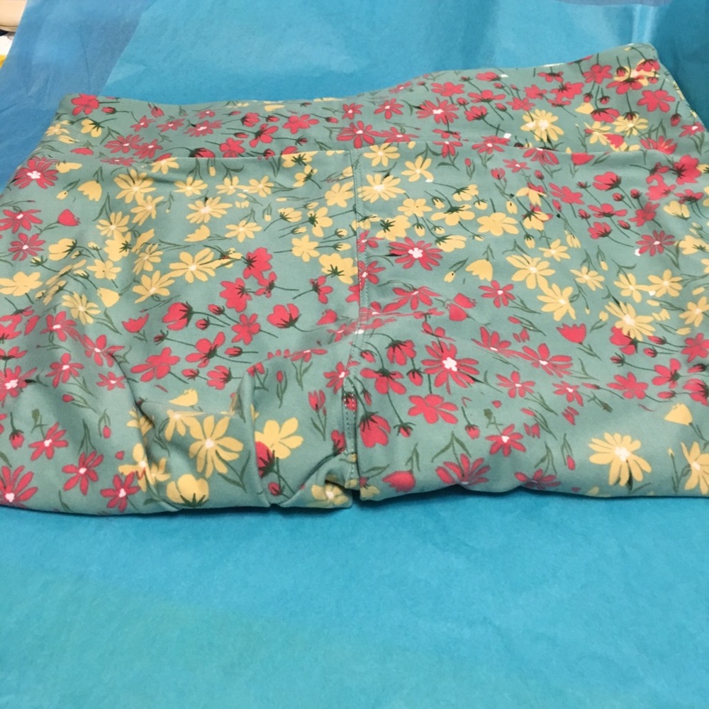 Lularoe mint flower leggings Tall and Curvy soft stretchy