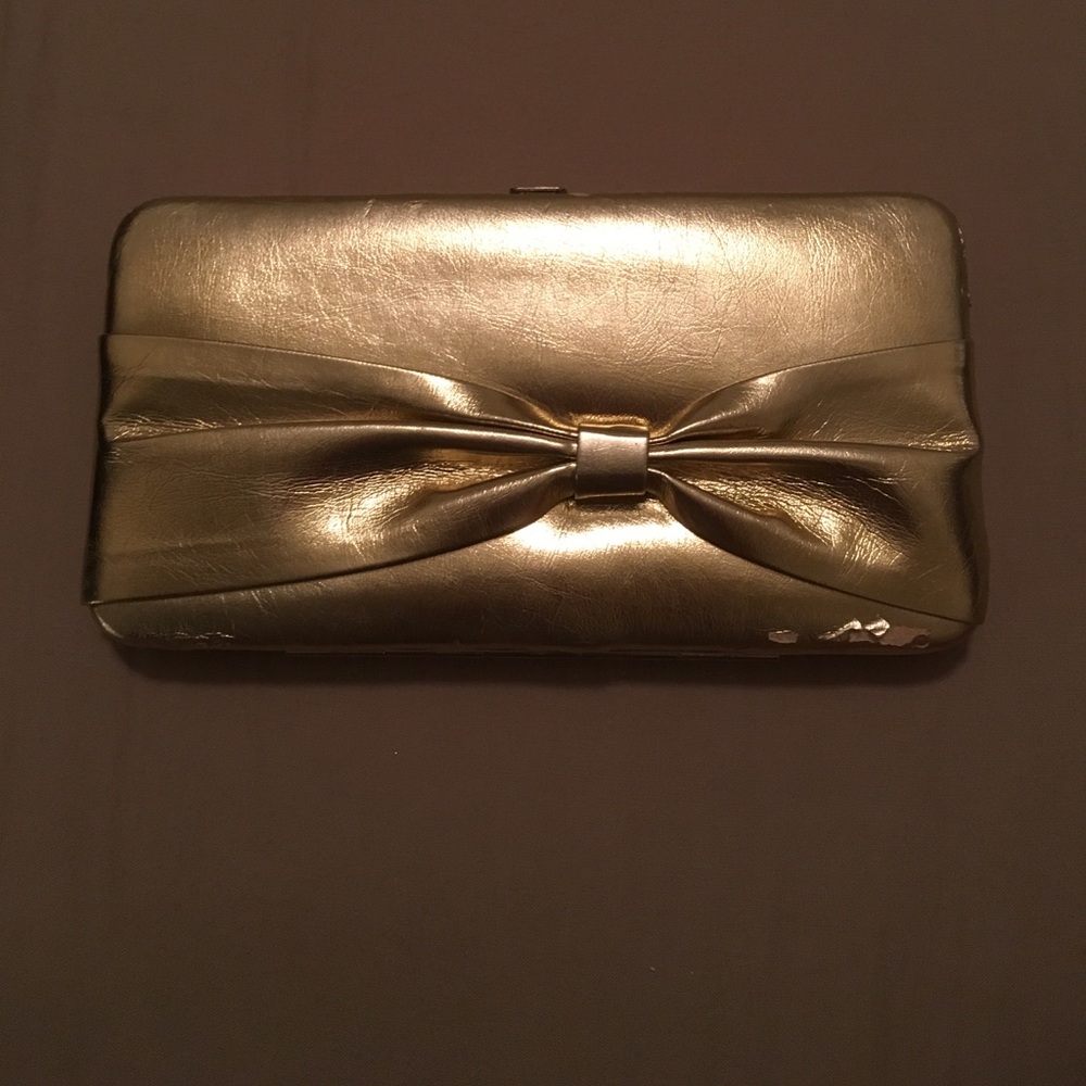 Gold clutch