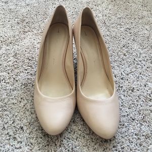 Banana Republic pale pink leather wedges