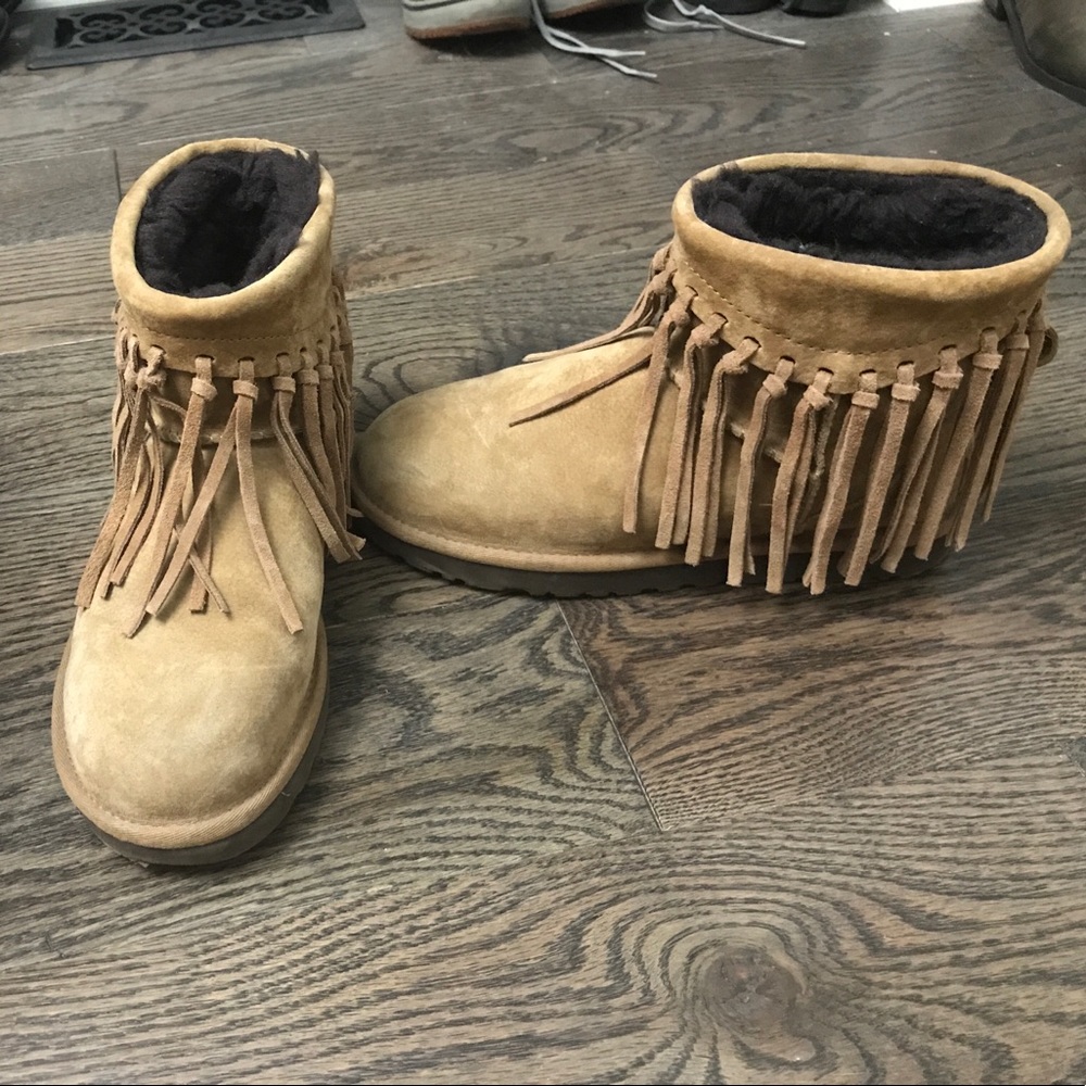 UGG Australia Women's Wynona Fringe Boot