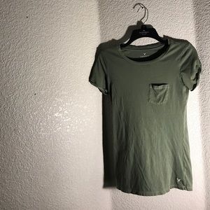 Plain green AEO tee w/ a pocket