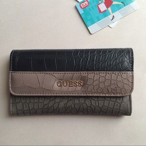 Guess wallet brand new without tag