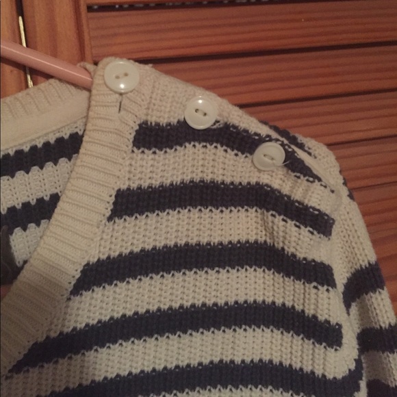 H&M knit white & blue sweater - Picture 3 of 3