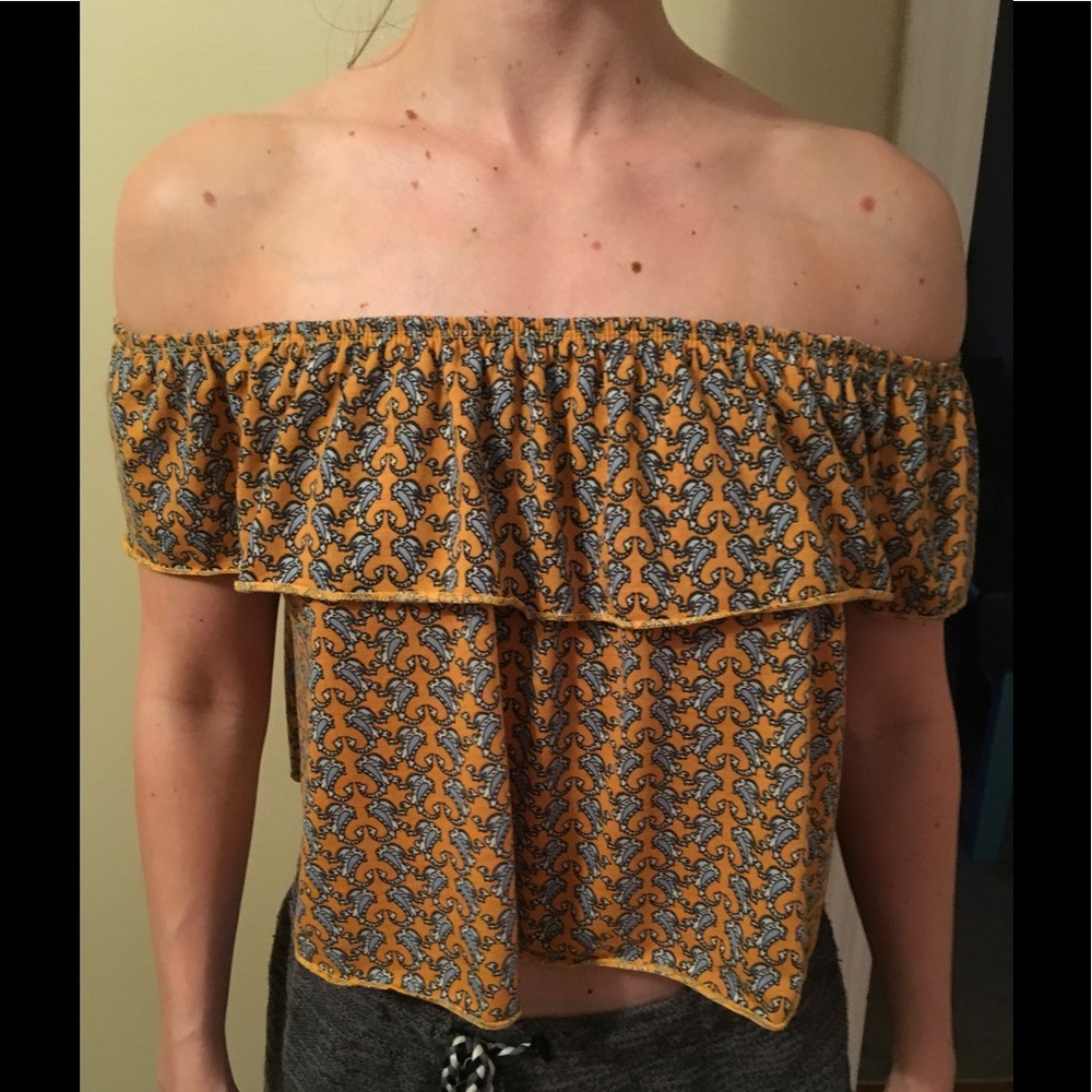 🎇SALE🎇 Off the shoulder crop top